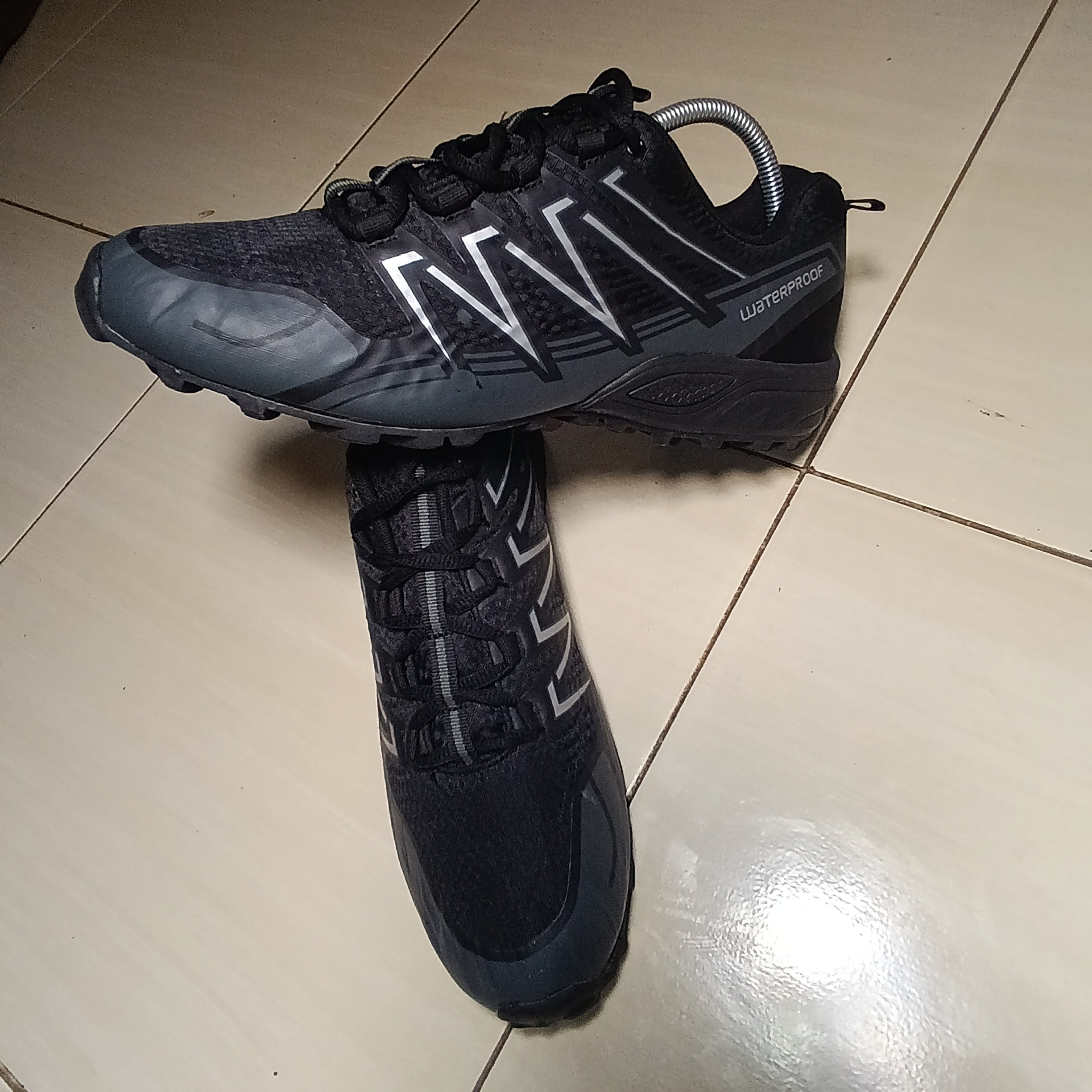 Black Waterproof Trail Sneakers – All-Terrain Grip