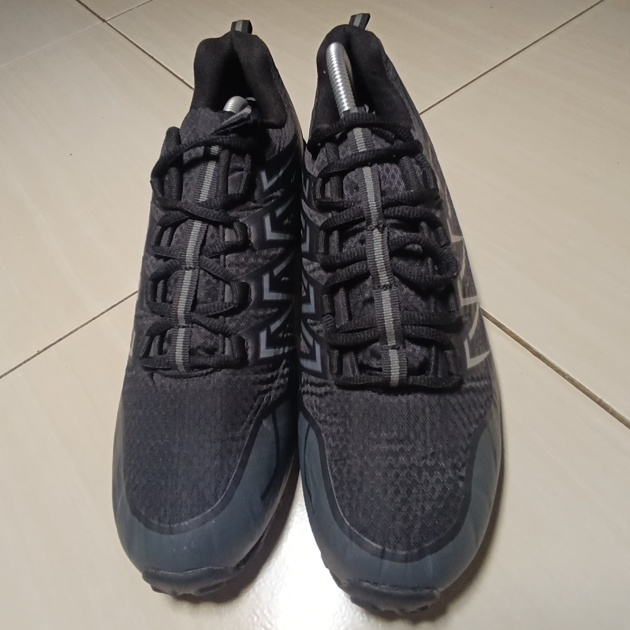 Black Waterproof Trail Sneakers – All-Terrain Grip